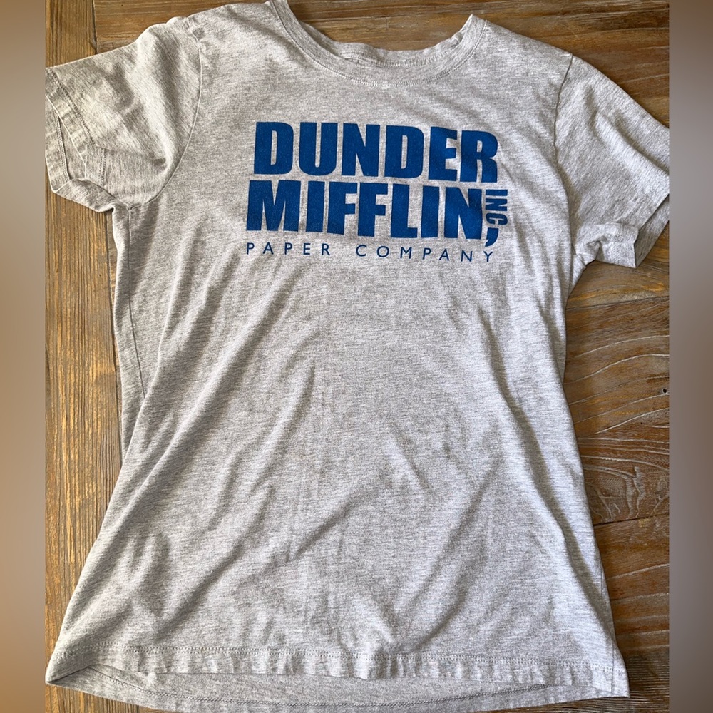 Dunder Mifflin tshirt!